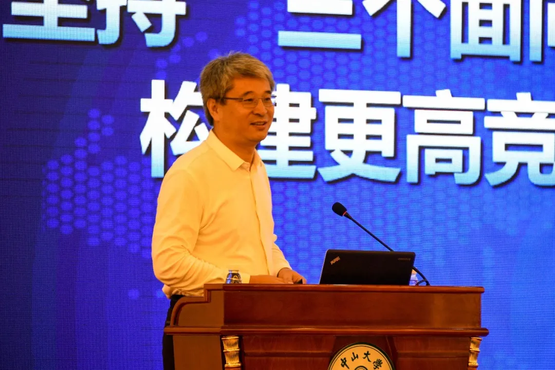 副校长邰忠智作专题报告