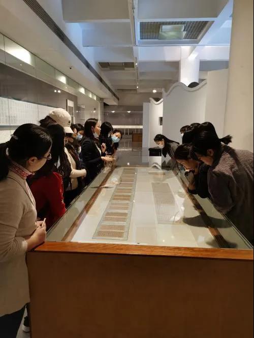 第8工会小组参观广州艺术博物院