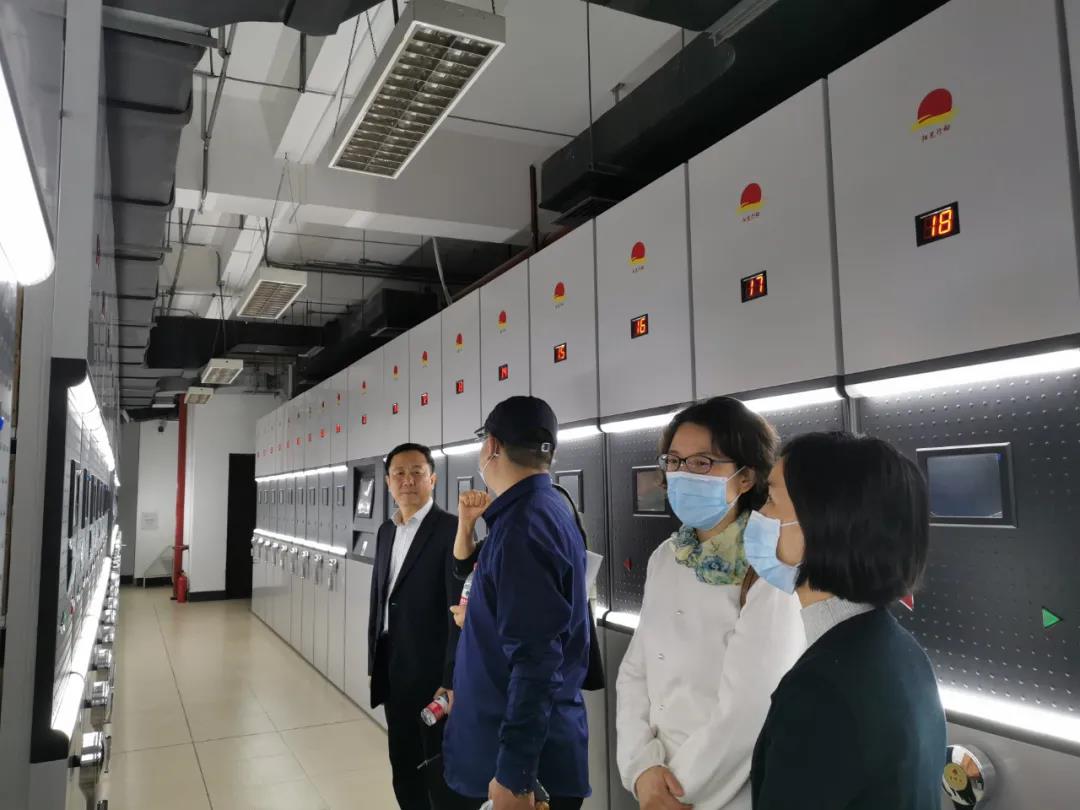 王主任一行调研东校园档案馆库房