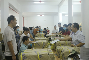 参观校外加工基地