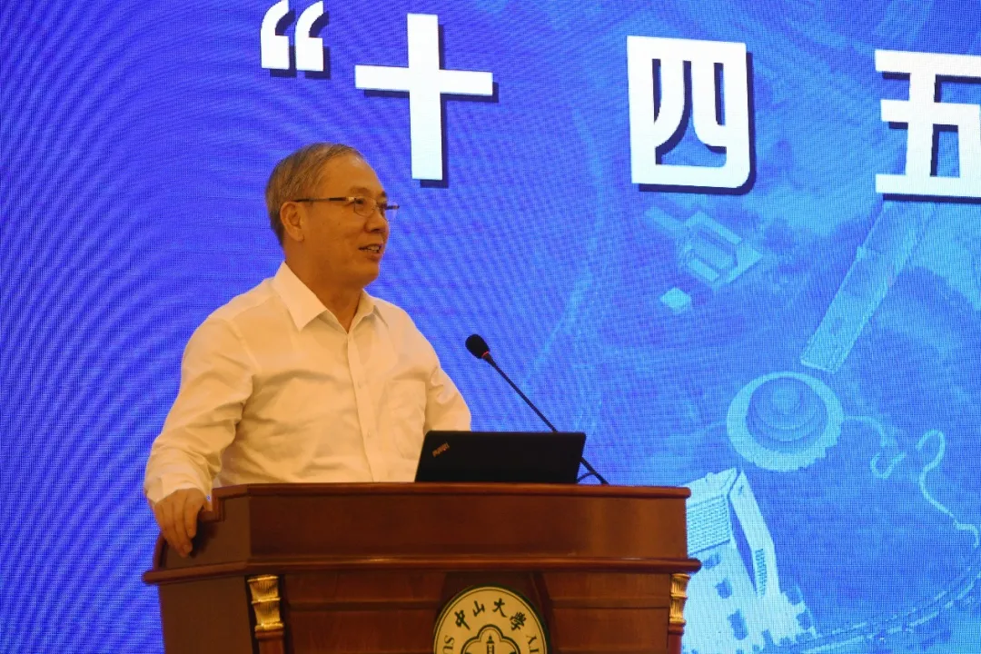 罗俊校长主持专题报告会