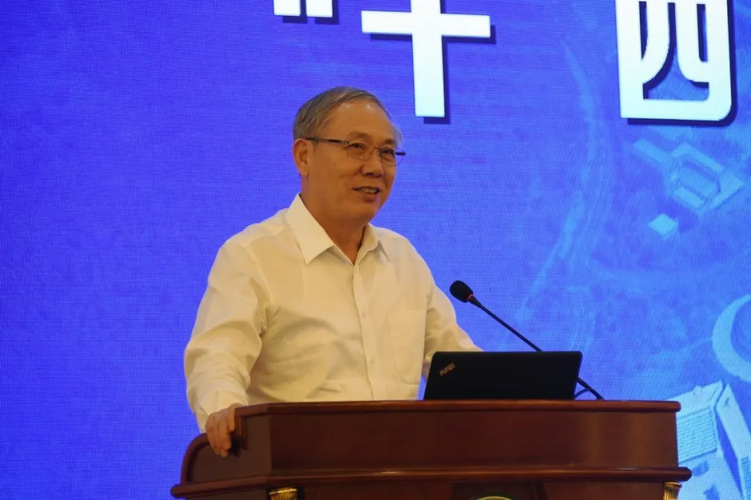 罗俊校长主持专题报告会