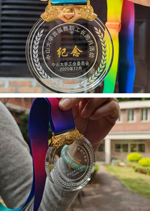 参与者和奖牌合影